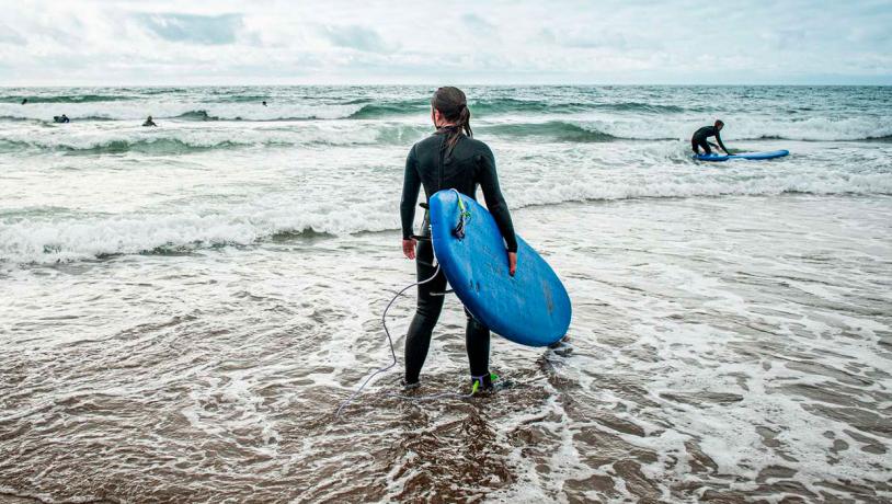 Surfer Nordvestkysten